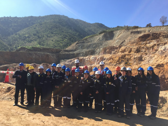 Subsecretario Schnake visita mina de cuarzo en Illapel, junto a estudiantes de Liceo Politécnico Pablo Rodríguez