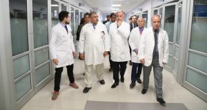 Ministro de Salud reforzó plan de contingencia por fin de año en visita al Hospital de Urgencia Asistencia Pública